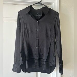 darted button up shirt in satin (nwt)